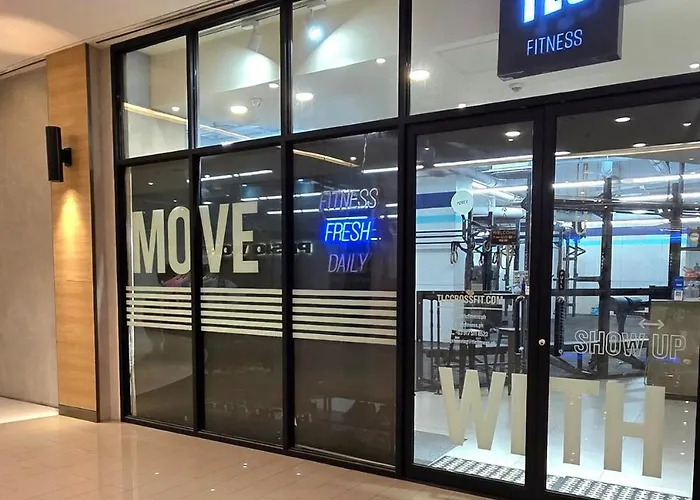 Explore Mitsukoshi Bgc With Pool And Wifi Apartment *